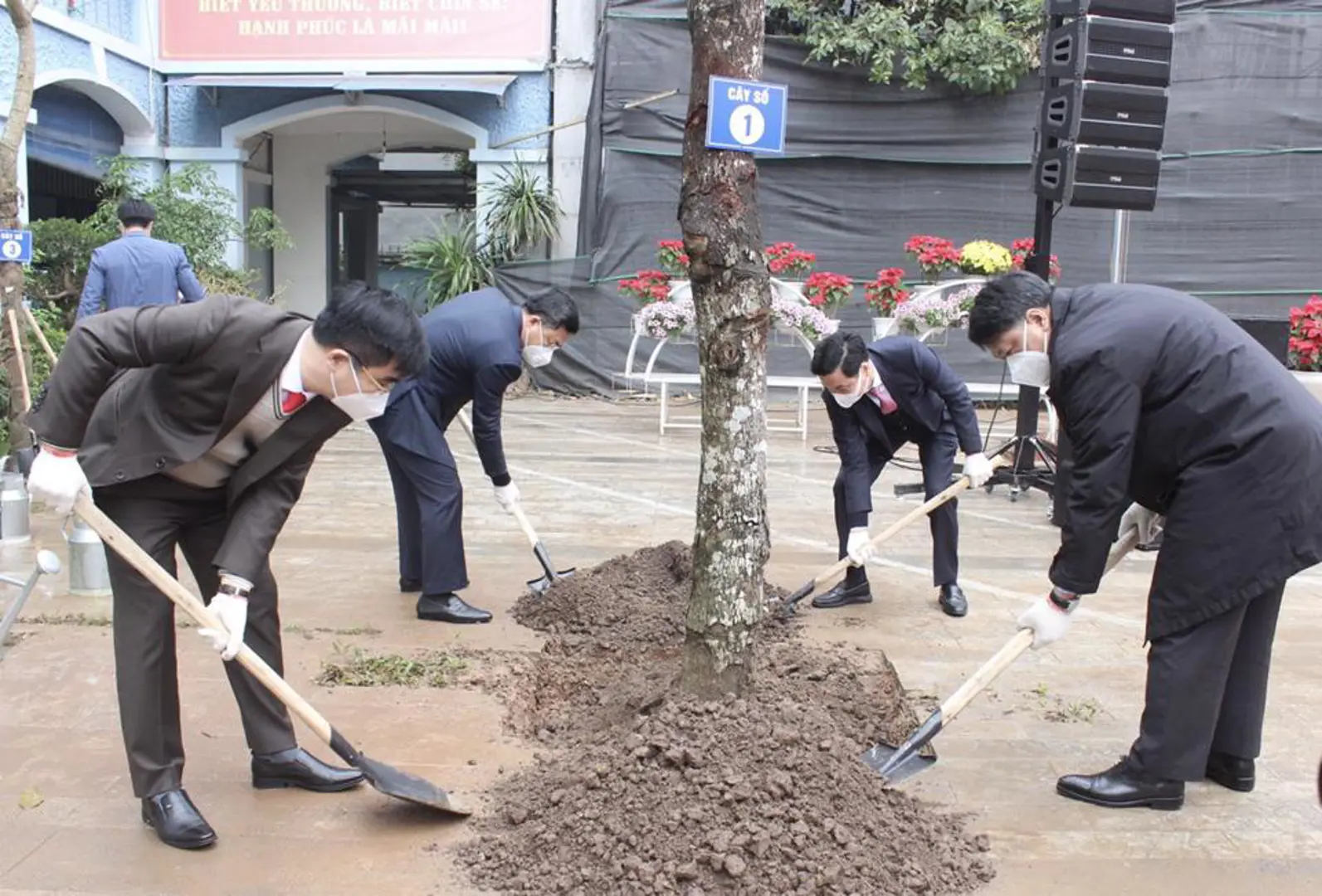 Quận Thanh Xuân: Tuyên truyền về lợi ích của việc trồng cây xanh