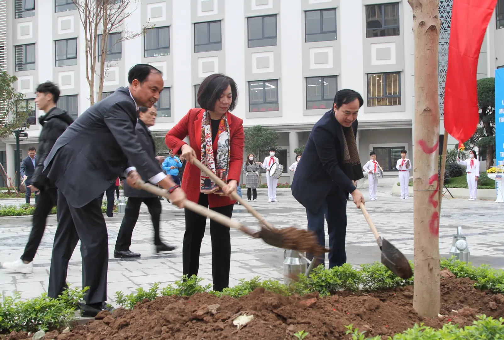 Quận Tây Hồ phát động Tết trồng cây Xuân Quý Mão 2023