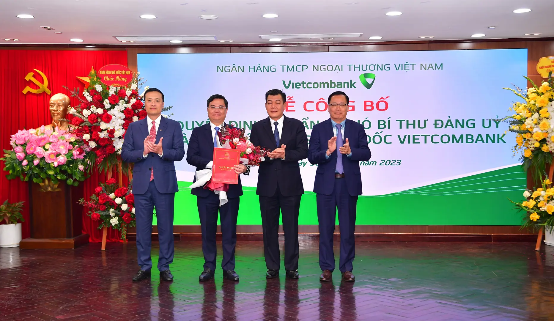 Vietcombank  công bố Quyết định chuẩn y Phó Bí thư Đảng ủy và bổ nhiệm TGĐ