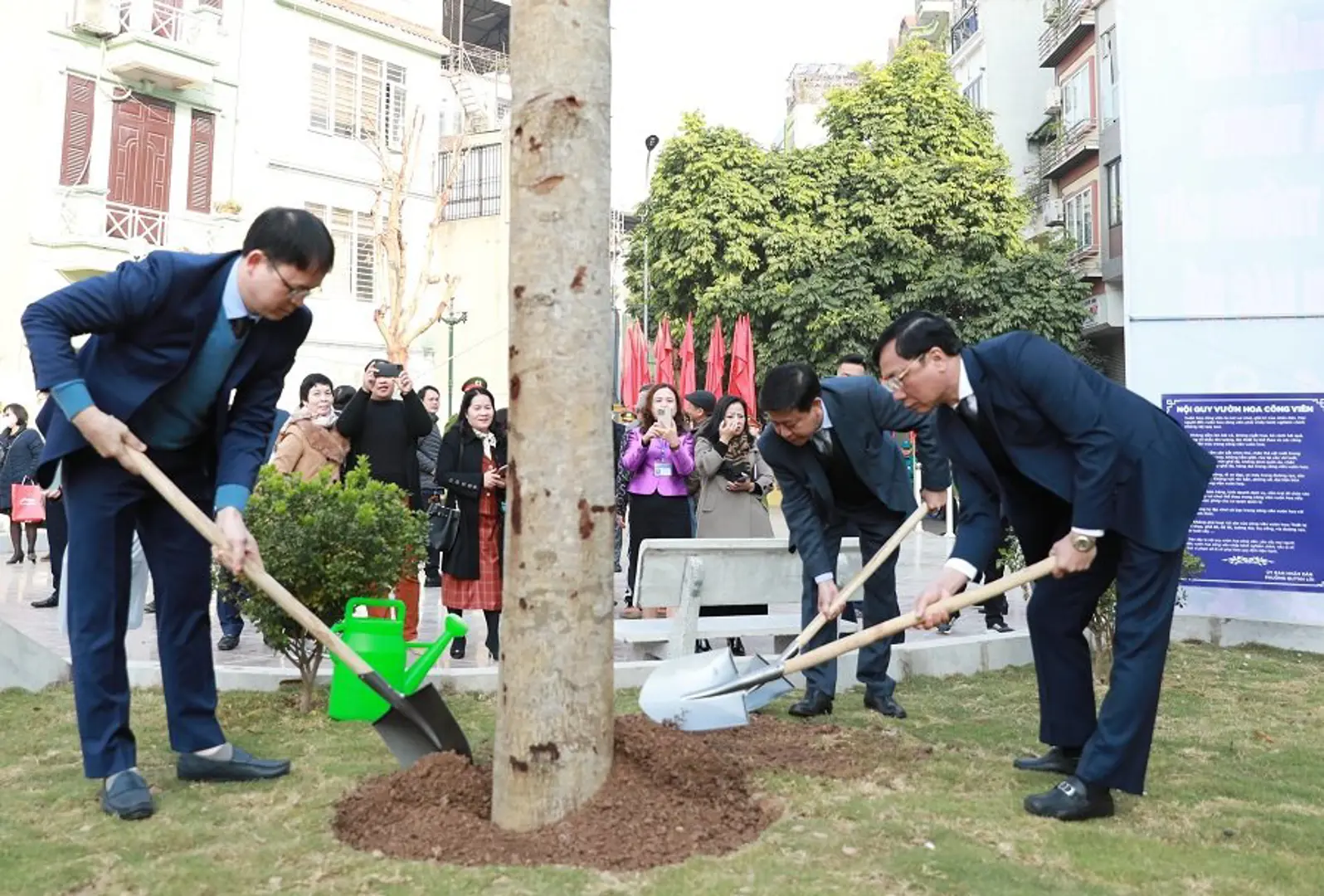 Lãnh đạo  TP tham dự Tết trồng cây Xuân Quý Mão tại quận Hai Bà Trưng