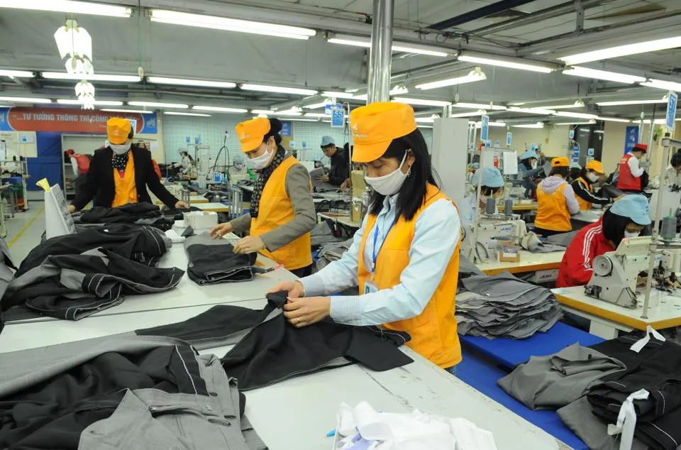 May hàng xuất khẩu tại Tổng Công ty May 10. Ảnh: Hải Linh