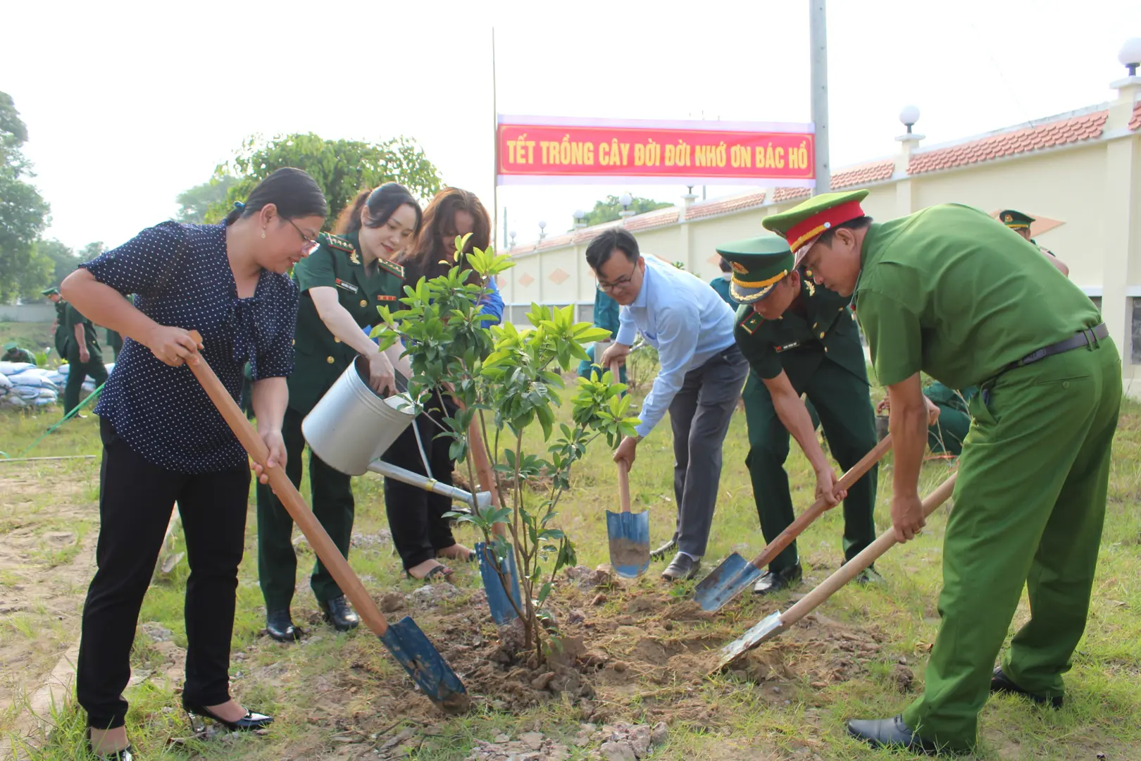 Biên phòng Kiên Giang đồng loạt ra quân trồng hơn 3.500 cây xanh