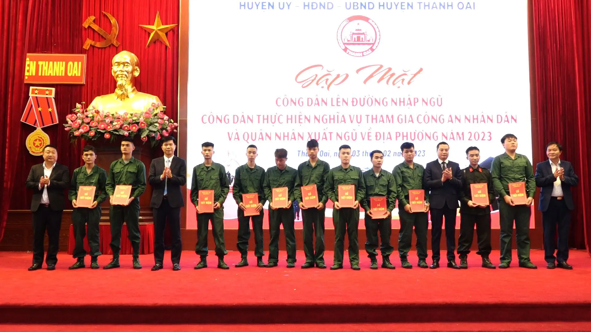 Huyện Thanh Oai gặp gỡ tân binh lên đường nhập ngũ năm 2023 