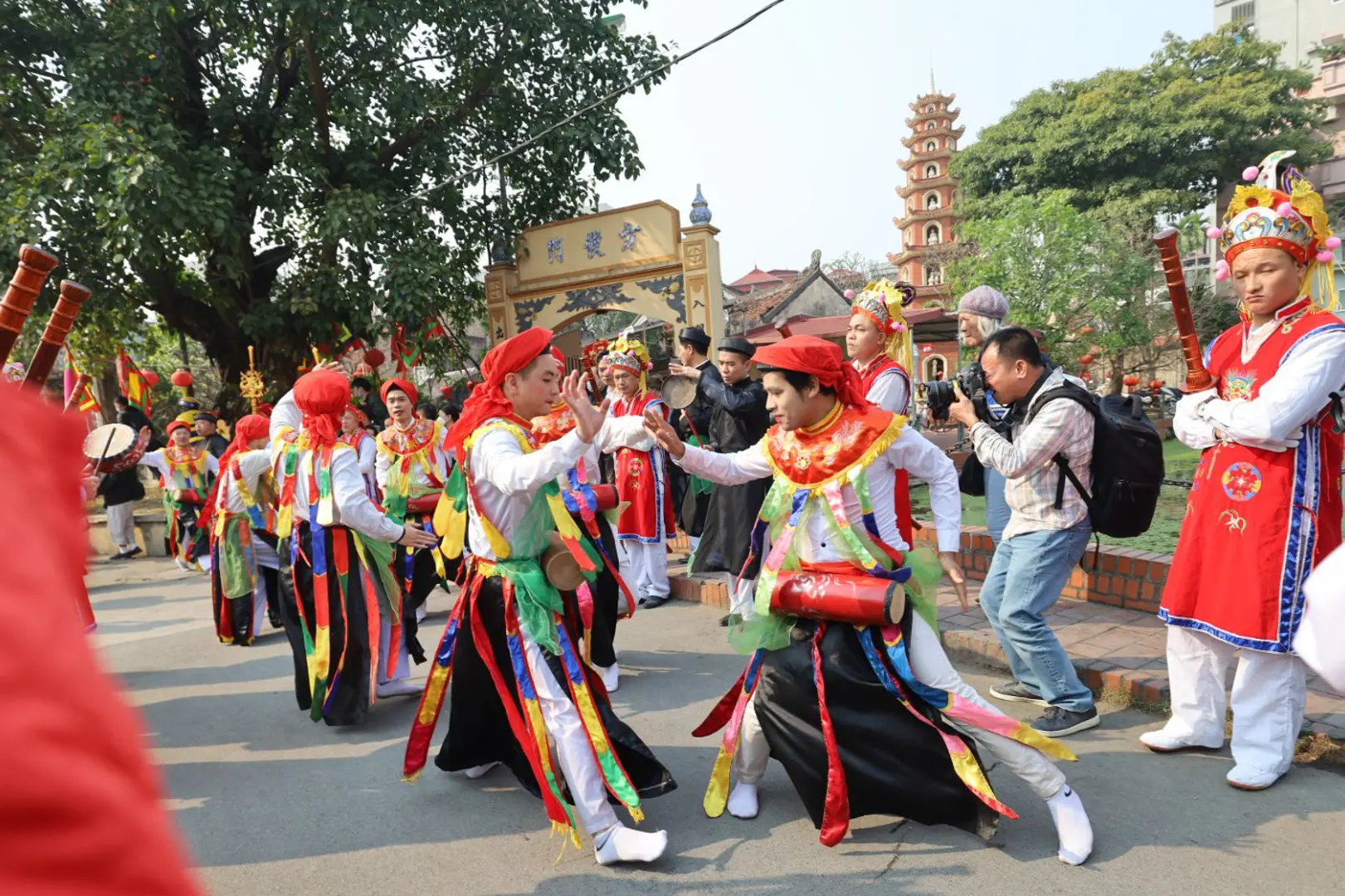 Gạn đục khơi trong mùa lễ hội