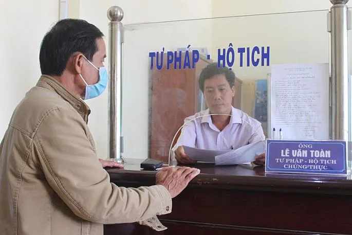 Đơn giản hóa thủ tục đăng ký hộ tịch được xem là điểm sáng trongcải cách hành chính. Ảnh: Phương Nguyên