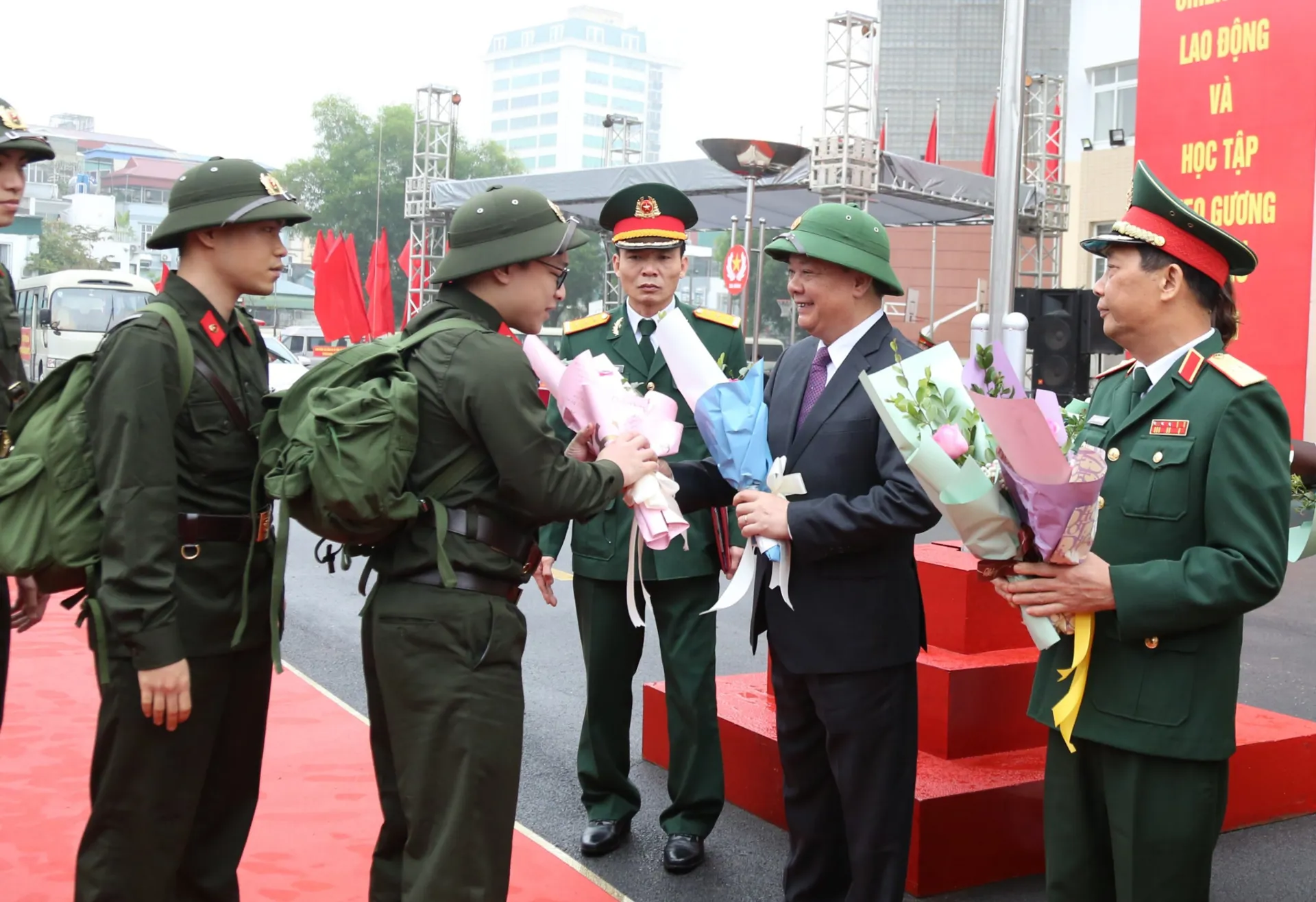 Tin tức hấp dẫn nhất trên báo in số 24 ra ngày 7/2/2023