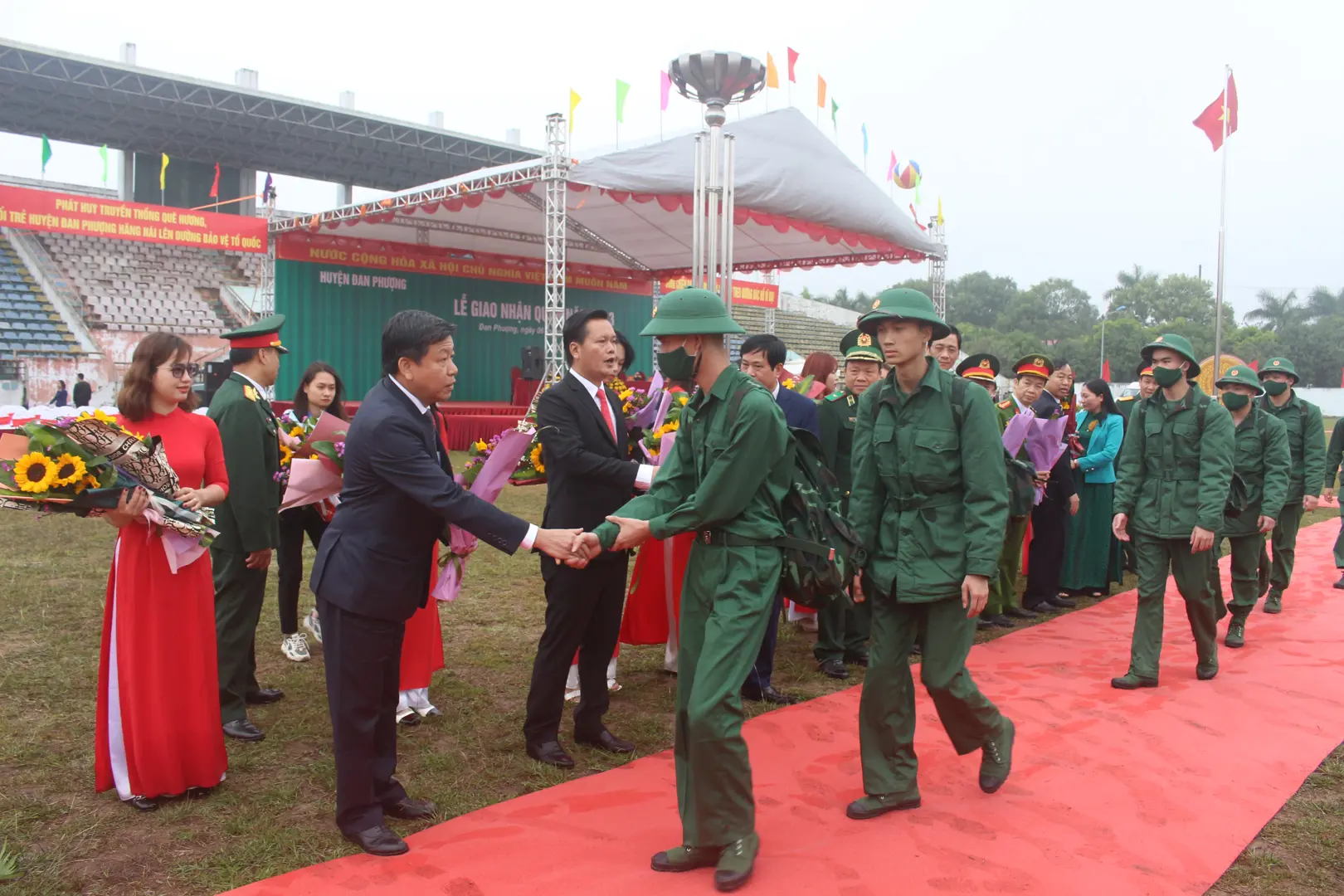 141 tân binh huyện Đan Phượng lên đường nhập ngũ