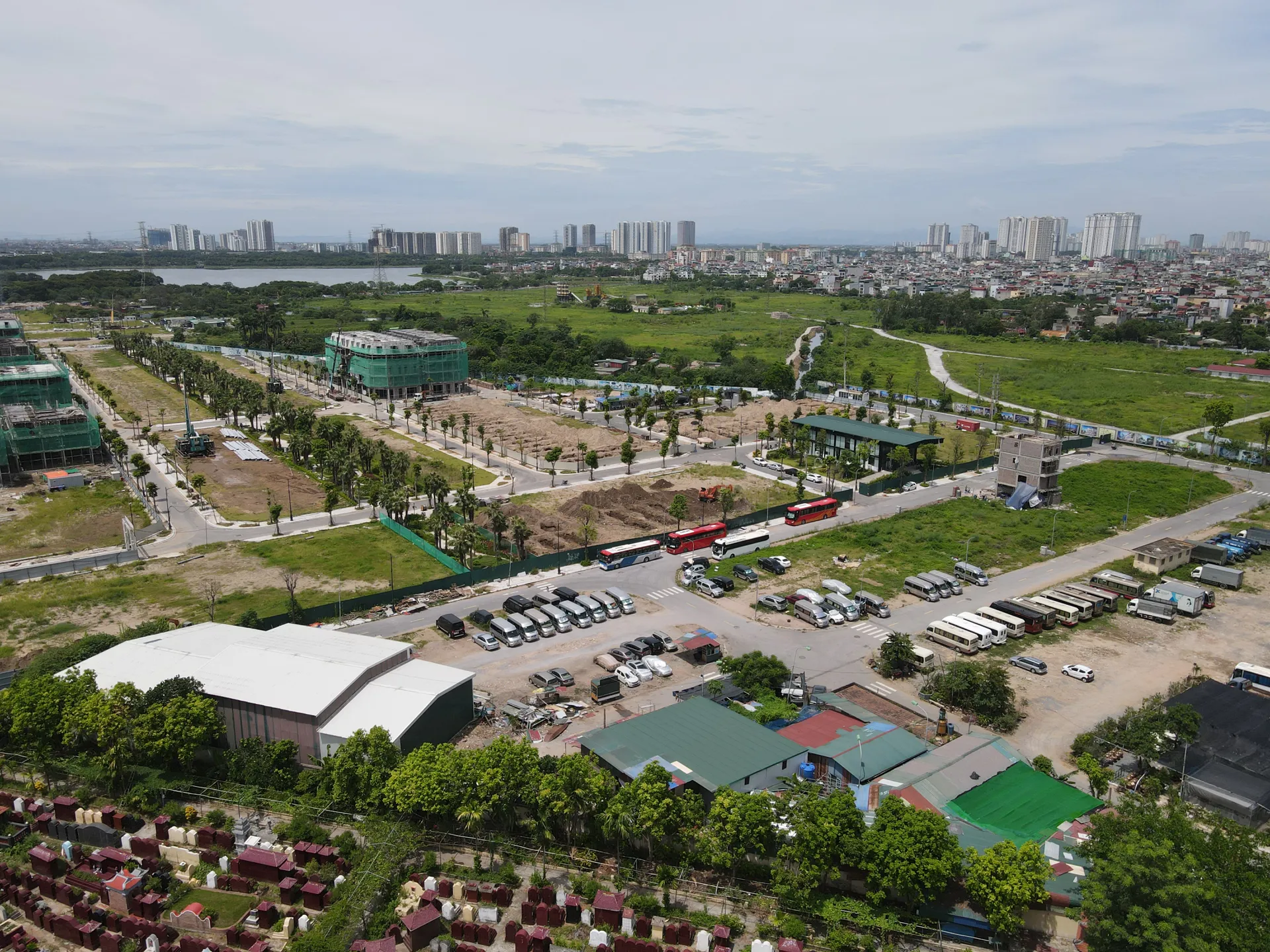 Xây dựng Bảng giá đất công khai, minh bạch, sát giá thị trường, giúp bảo đảm quyền lợi của người có đất bị thu hồi, tăng thu cho ngân sách Nhà nước. Ảnh: Chiến Công