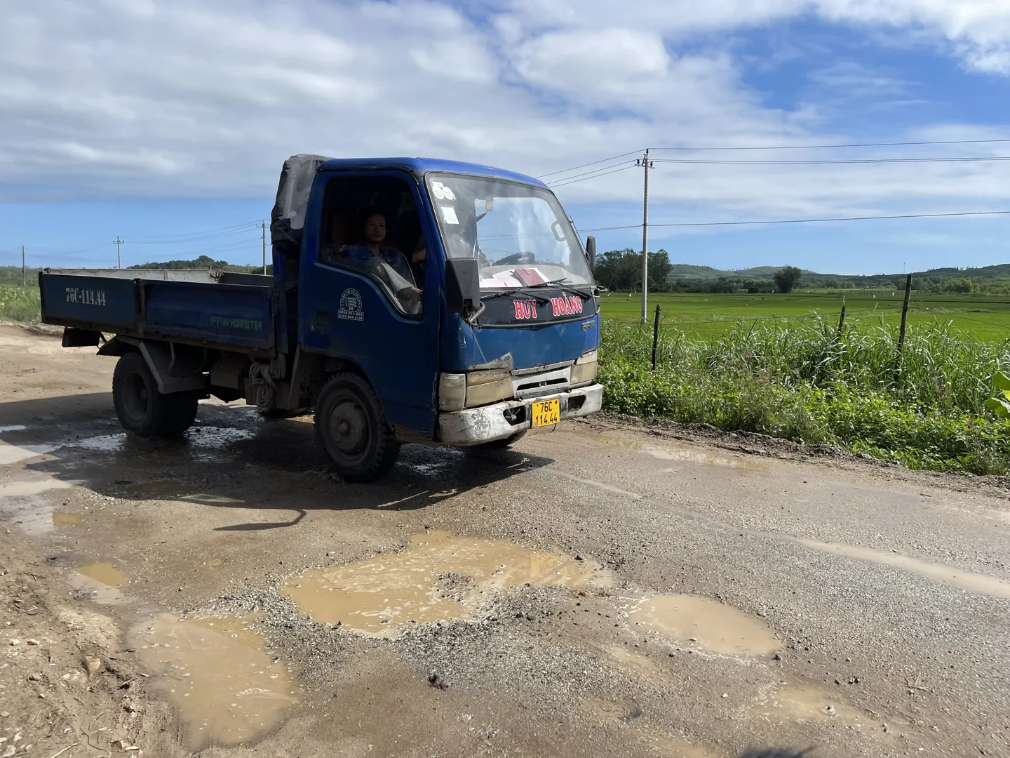 Quảng Ngãi: Dân “kêu trời” vì đường xuống cấp, chi chít ổ gà ổ voi