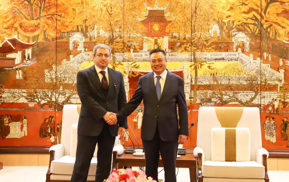 Chủ tịch UBND TP Hà Nội Trần Sỹ Thanh tiếp Đại sứ Azerbaijan tại Việt Nam, ông Shovgi Kamal oglu Mehdizade. Ảnh: Liên Hà