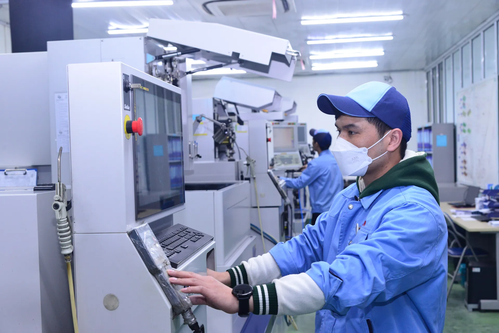 Hoạt động sản xuất tại Công ty CP Công nghiệp JK Việt Nam (Khu công nghiệp Phú Nghĩa, huyện Chương Mỹ). Ảnh: Phạm Hùng