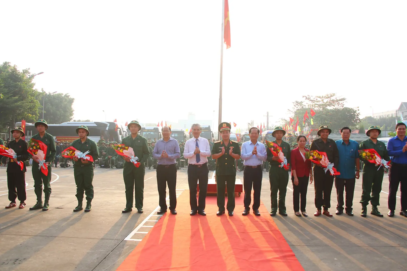 Công dân TP Hồ Chí Minh nô nức lên đường tòng quân