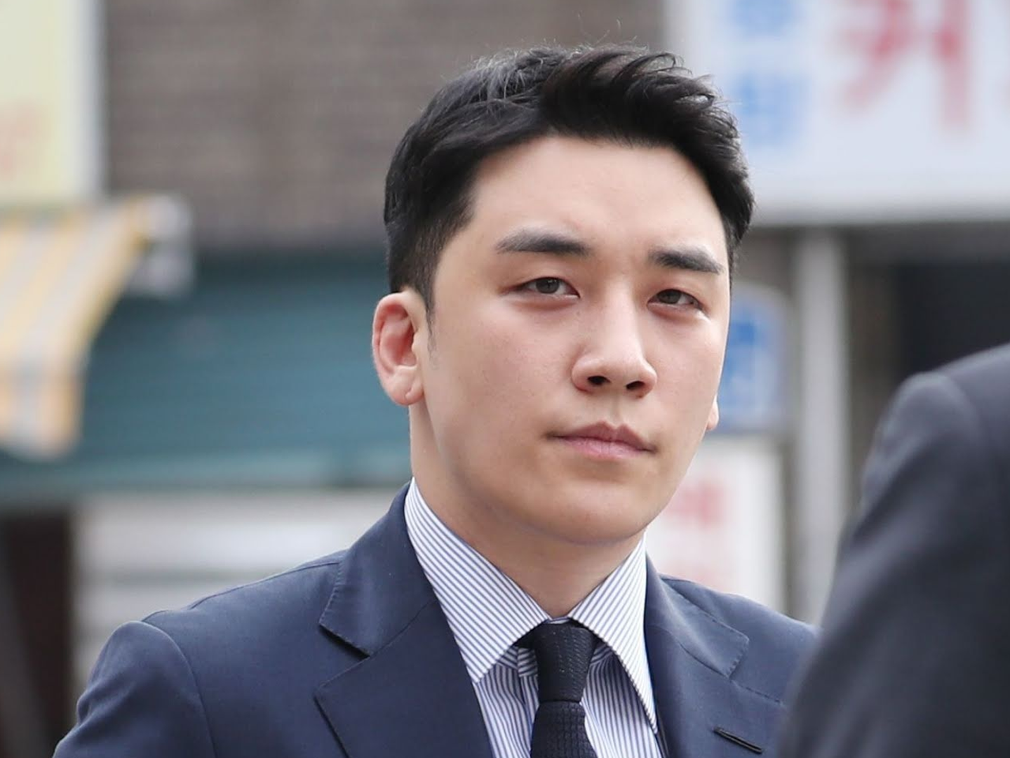 Seungri ra tù sớm