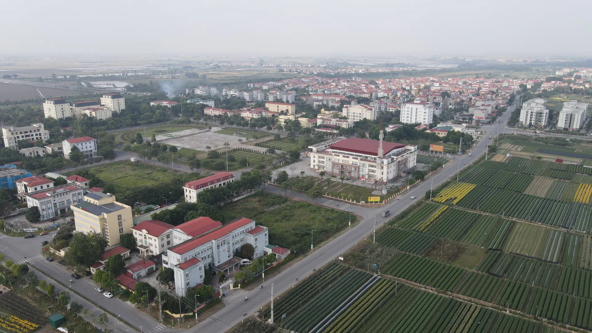 Tạo cực tăng trưởng mới, giảm nén cho trung tâm