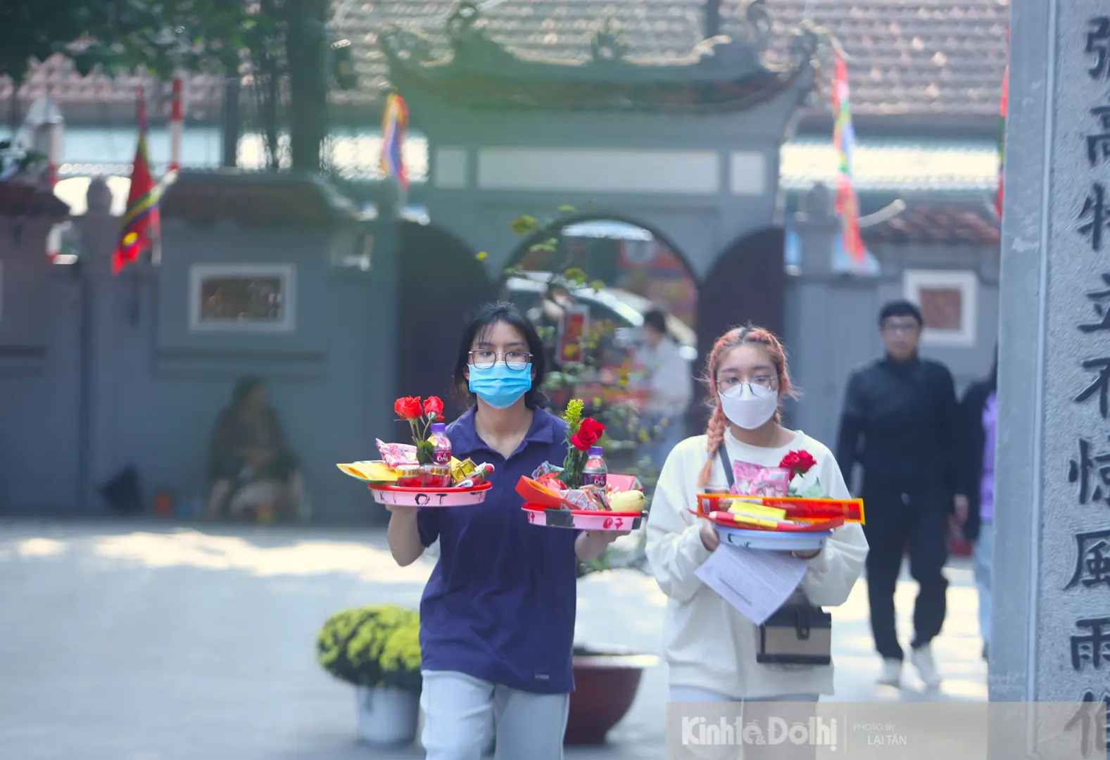 Gần ngày Valentine, giới trẻ rủ nhau đi chùa Hà cầu duyên