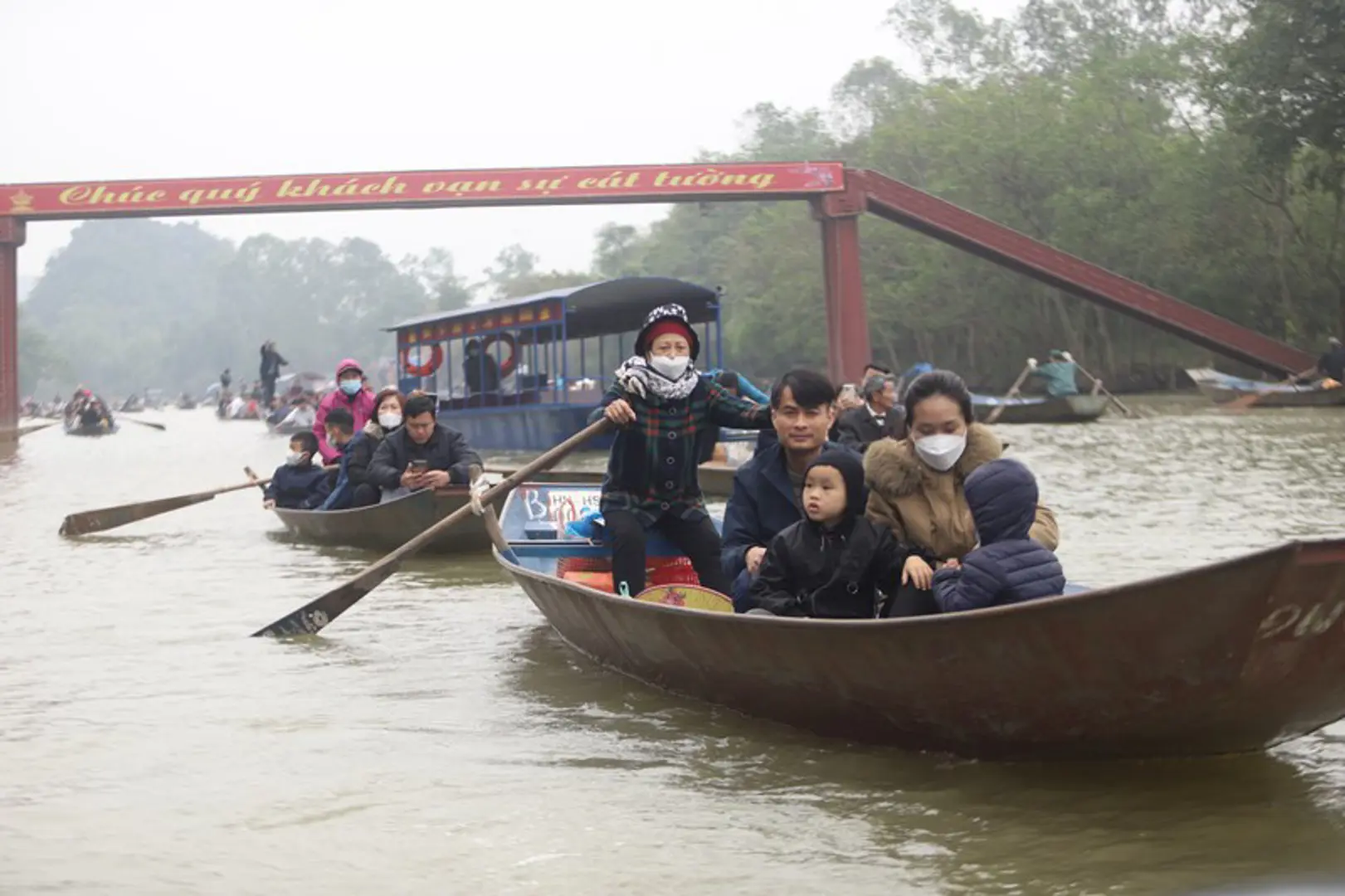 Hàng loạt hành vi vi phạm tại Lễ hội chùa Hương đã bị xử lý