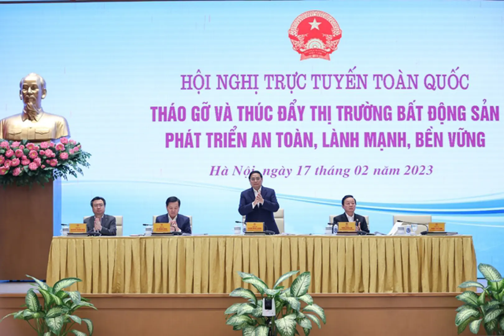 Thủ tướng chủ trì Hội nghị tháo gỡ khó khăn cho thị trường bất động sản