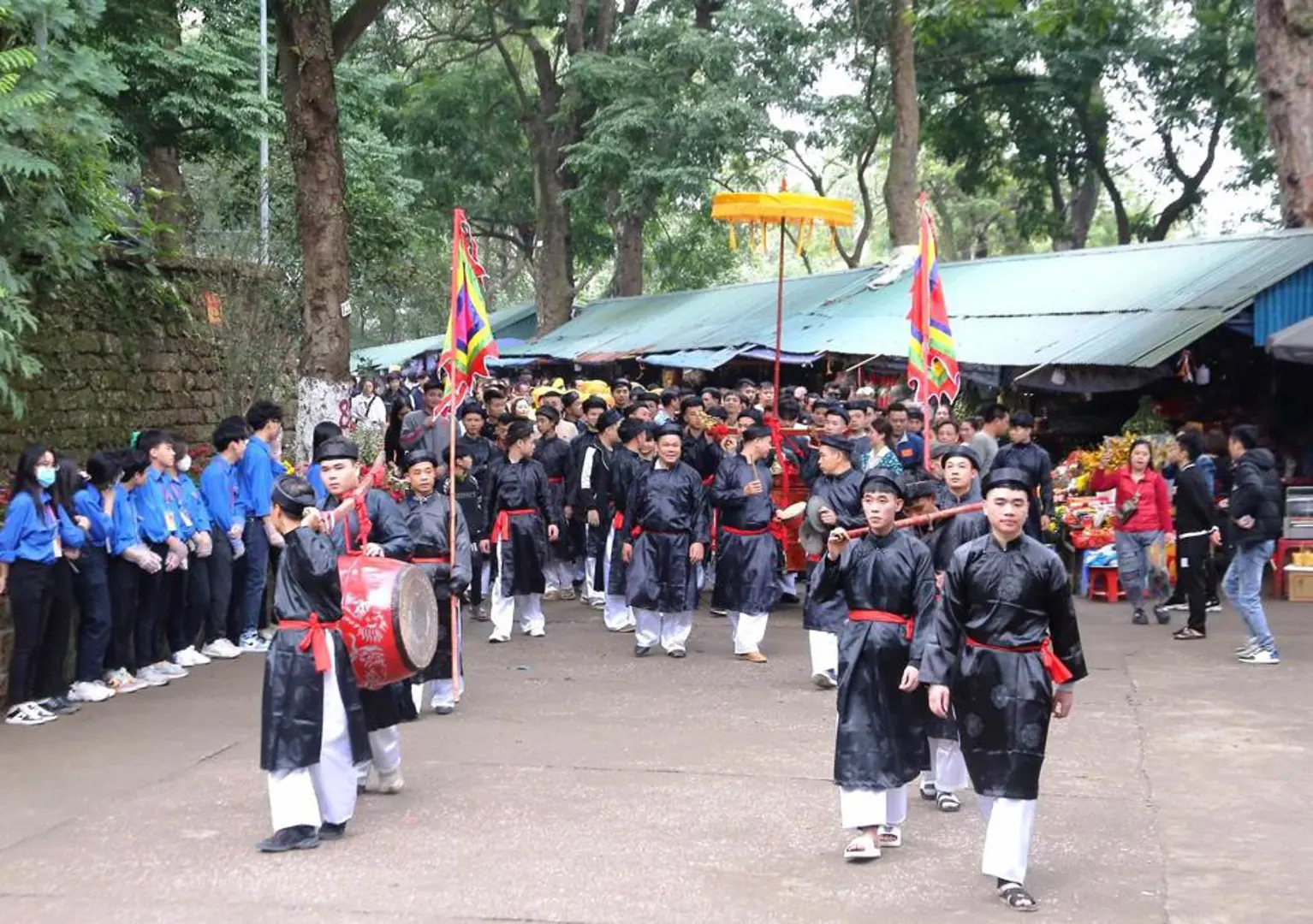 Hà Nội: Không còn tình trạng chèo kéo, ép khách mua hàng tại lễ hội