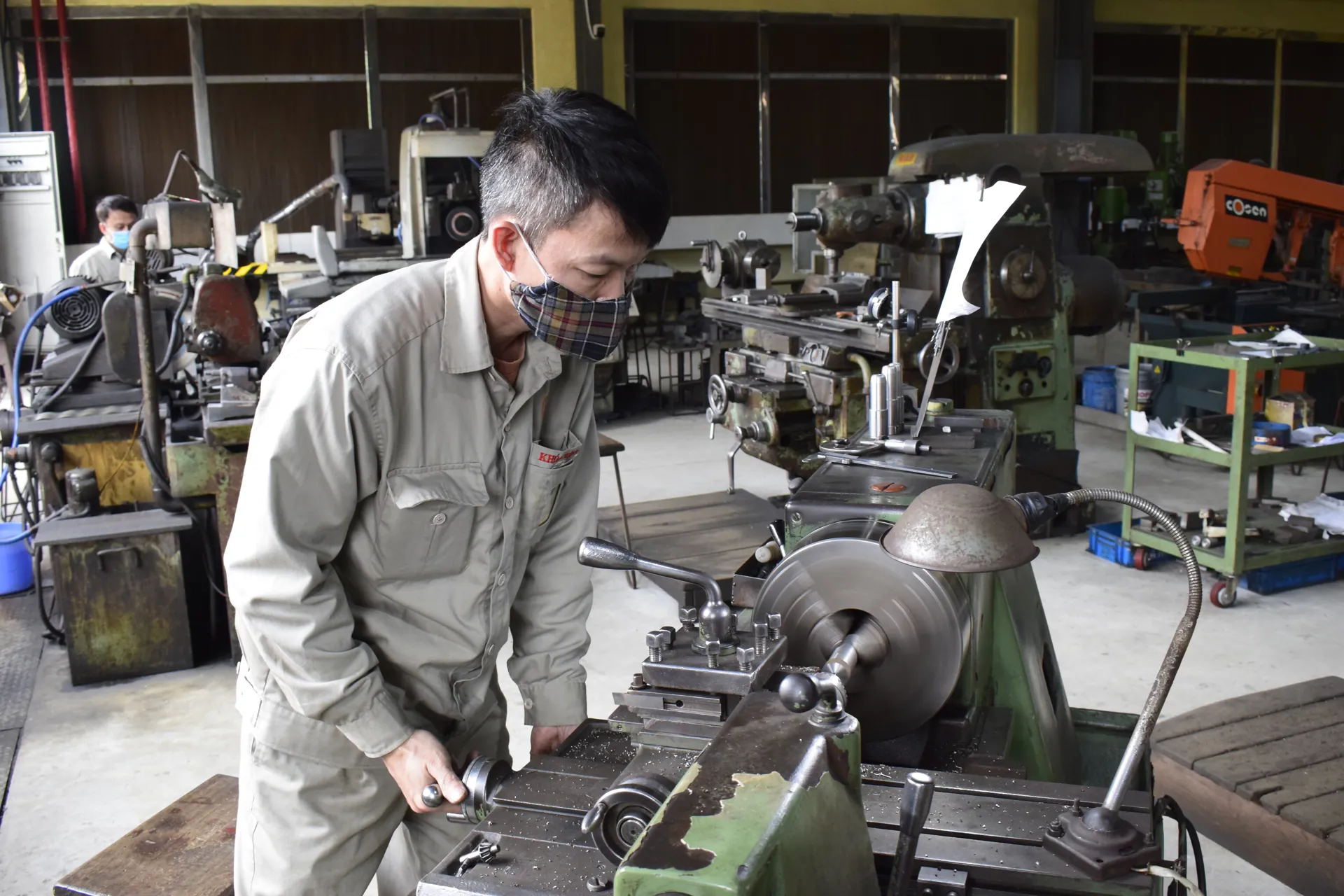 Đề xuất giải quyết chế độ hưởng lương hưu đối với người lao động tại các DN chưa đóng đủ tiền bảo hiểm xã hội. Ảnh: Hải Linh
