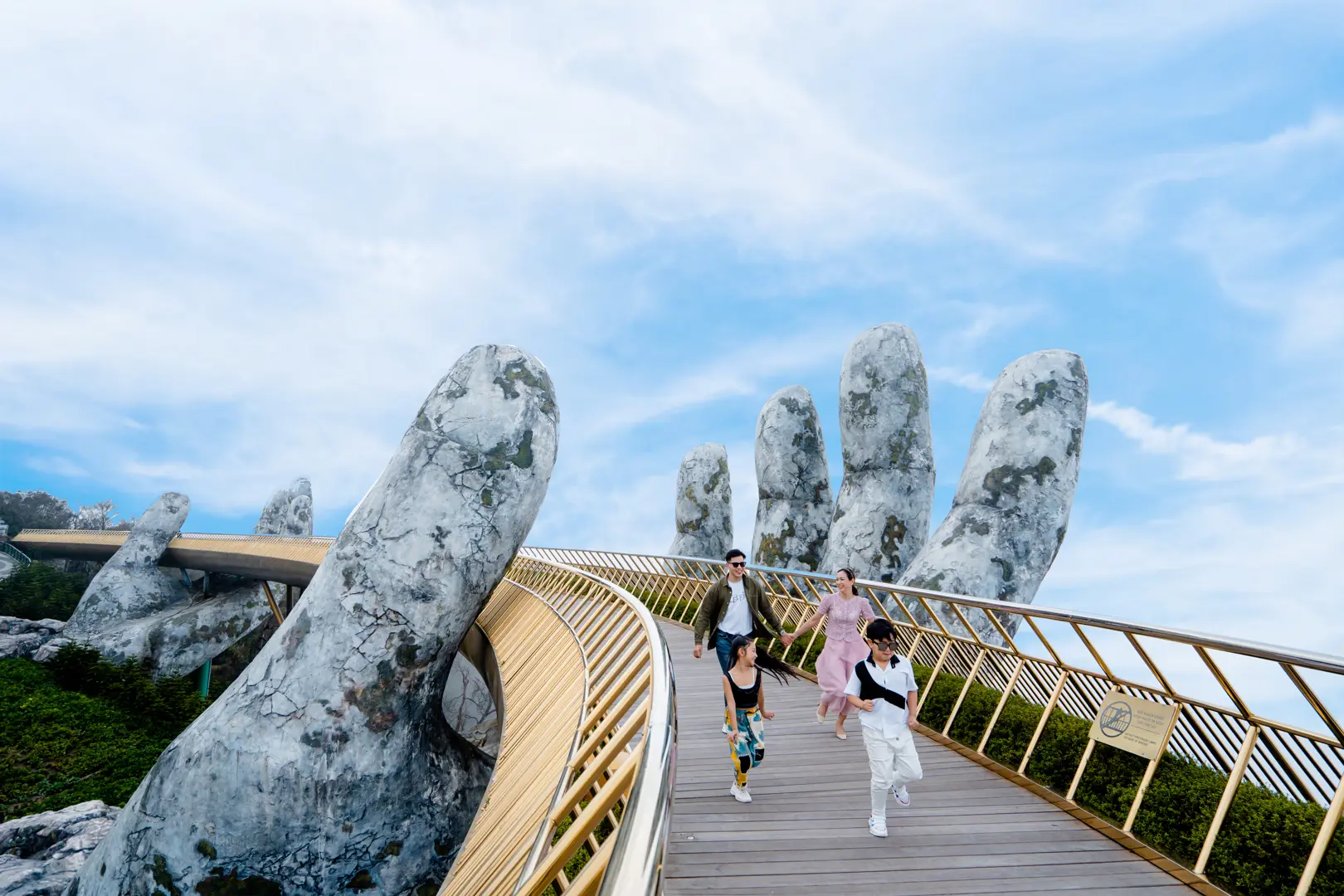 Người Đà Nẵng, Quảng Nam đi Ba Na Hills được giảm gần 60% giá vé 