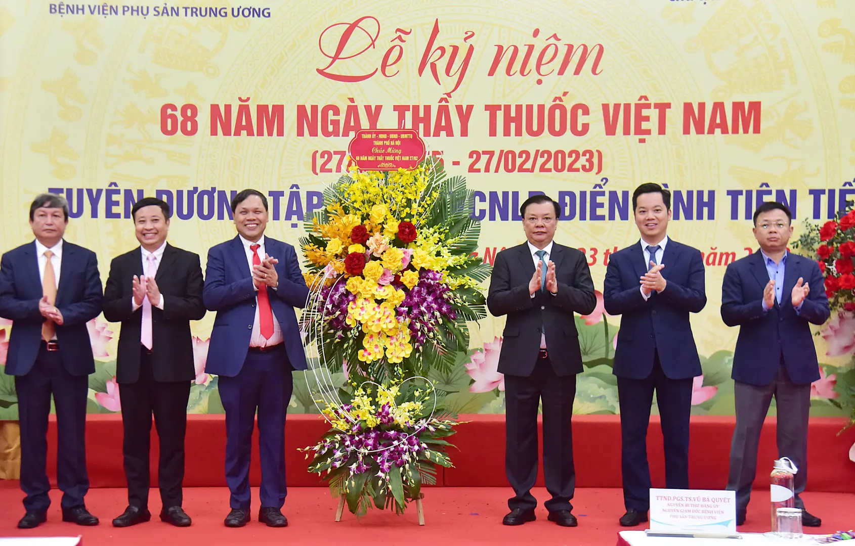 Bí thư Thành ủy Hà Nội thăm, chúc mừng Bệnh viện Phụ sản Trung ương