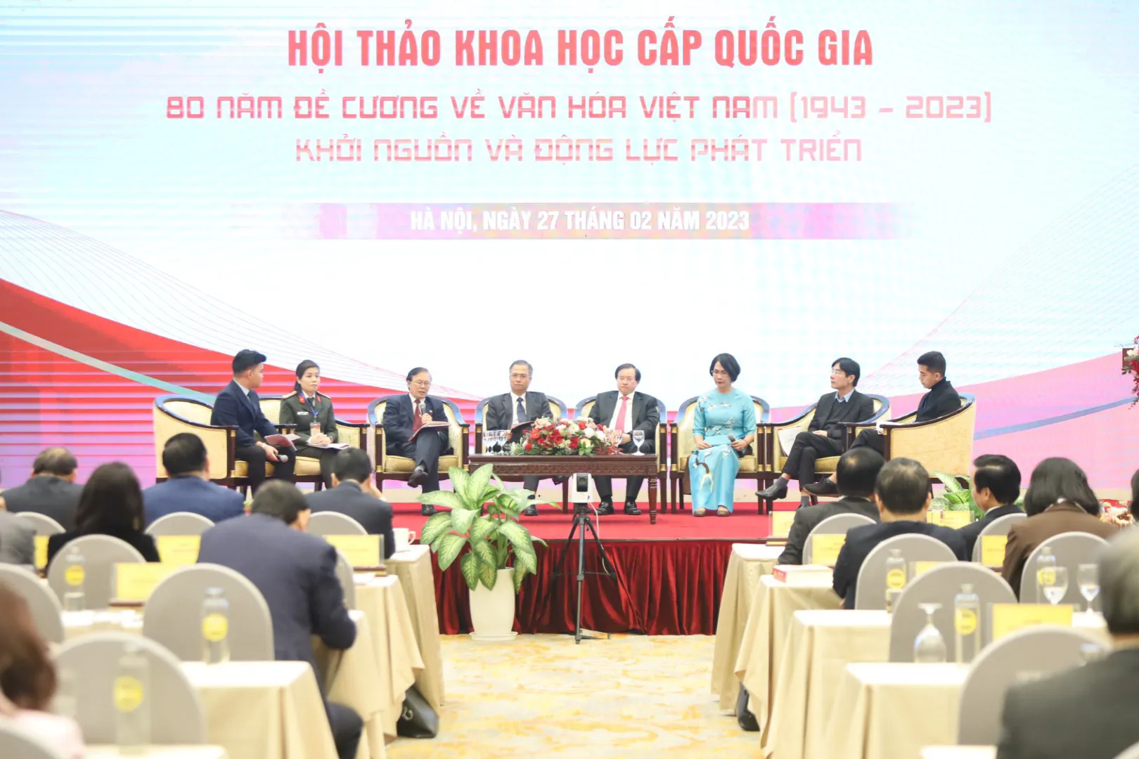 Quang cảnh phiên thảo luận bàn tròn của các chuyên gia, nhà nghiên cứu, nhà quản lý. Ảnh: Ngọc Tú