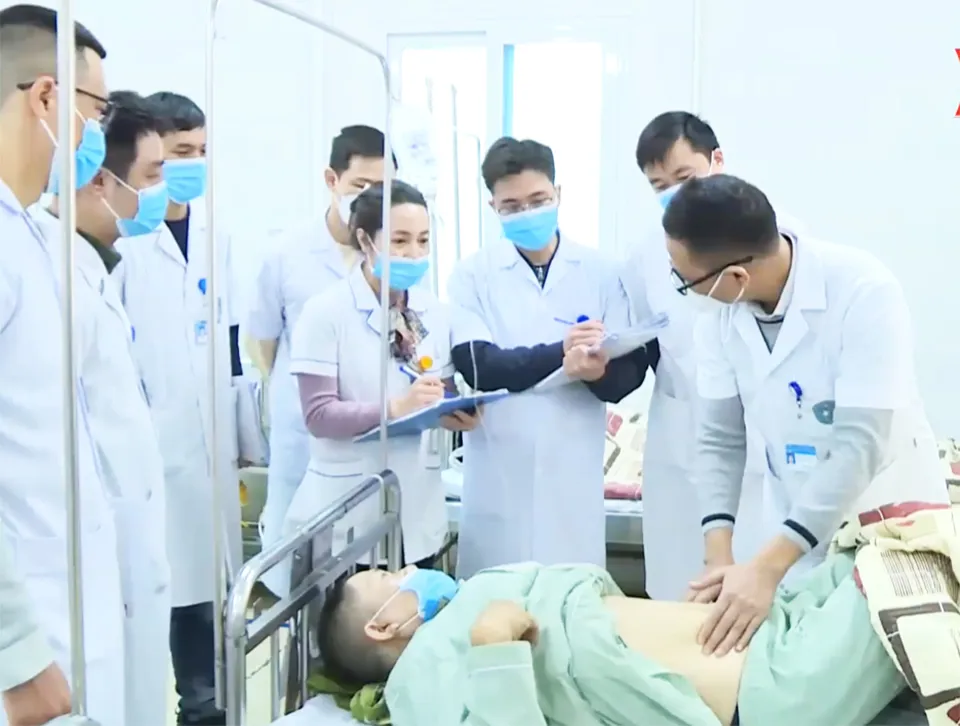 Những y bác sĩ ngày đêm nỗ lực, bền bỉ vì sức khỏe Nhân dân