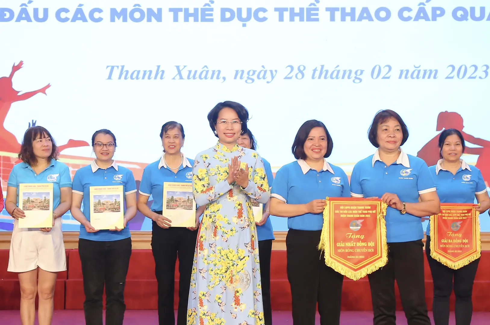 Quận Thanh Xuân: Sẽ nối dài những đường hoa phụ nữ tự quản