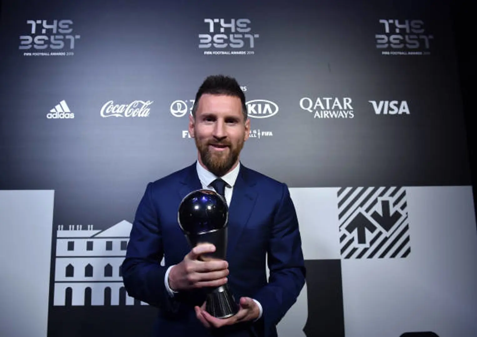 Messi đoạt The Best FIFA 2022, Ronaldo bị loại khỏi đội hình tiêu biểu FIFA