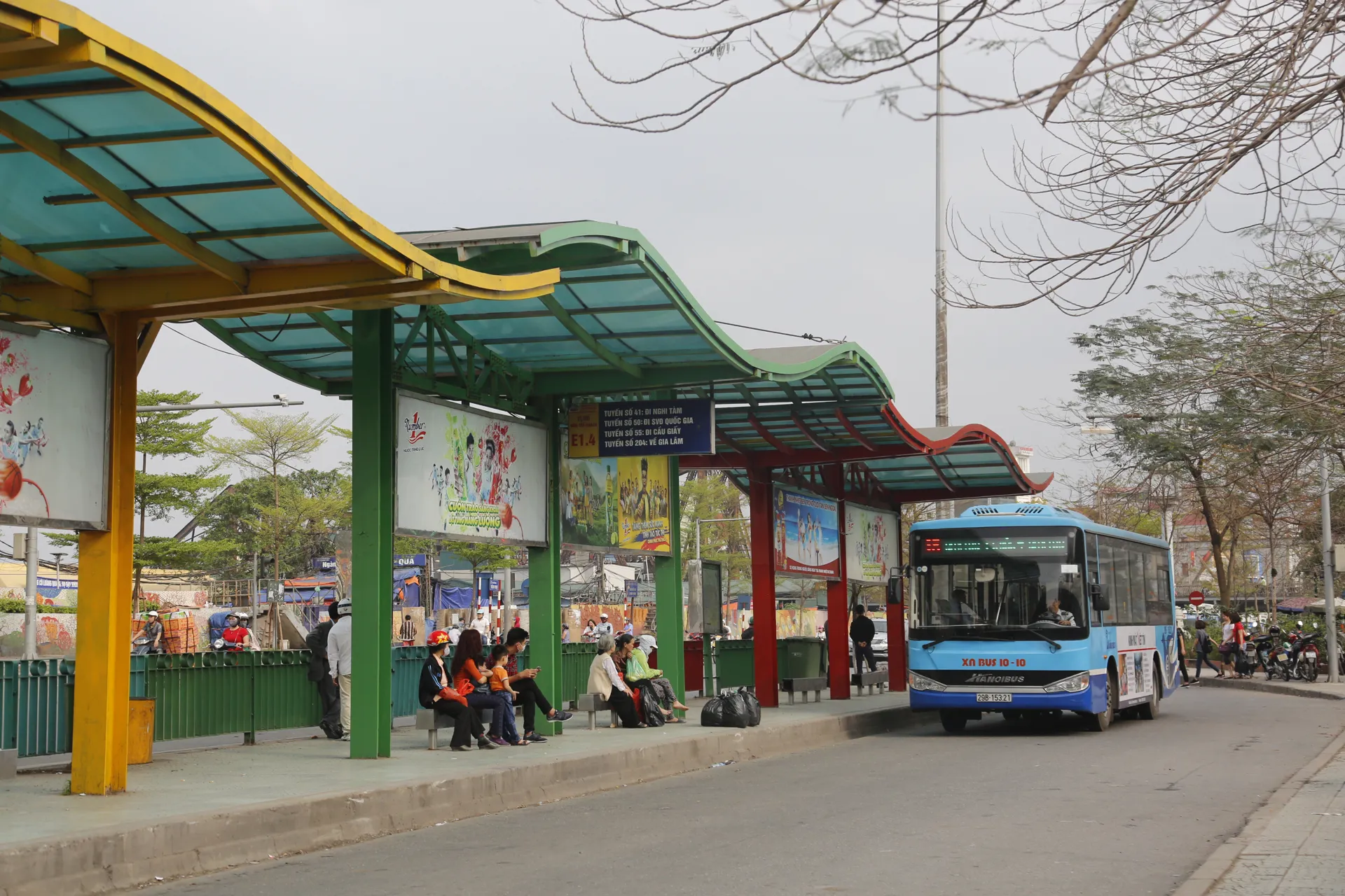 Cần đánh giá tổng thể toàn mạng lưới để đưa ra định hướng phát triển mới cho vận tải hành khách công cộng. Ảnh: Thanh Hải