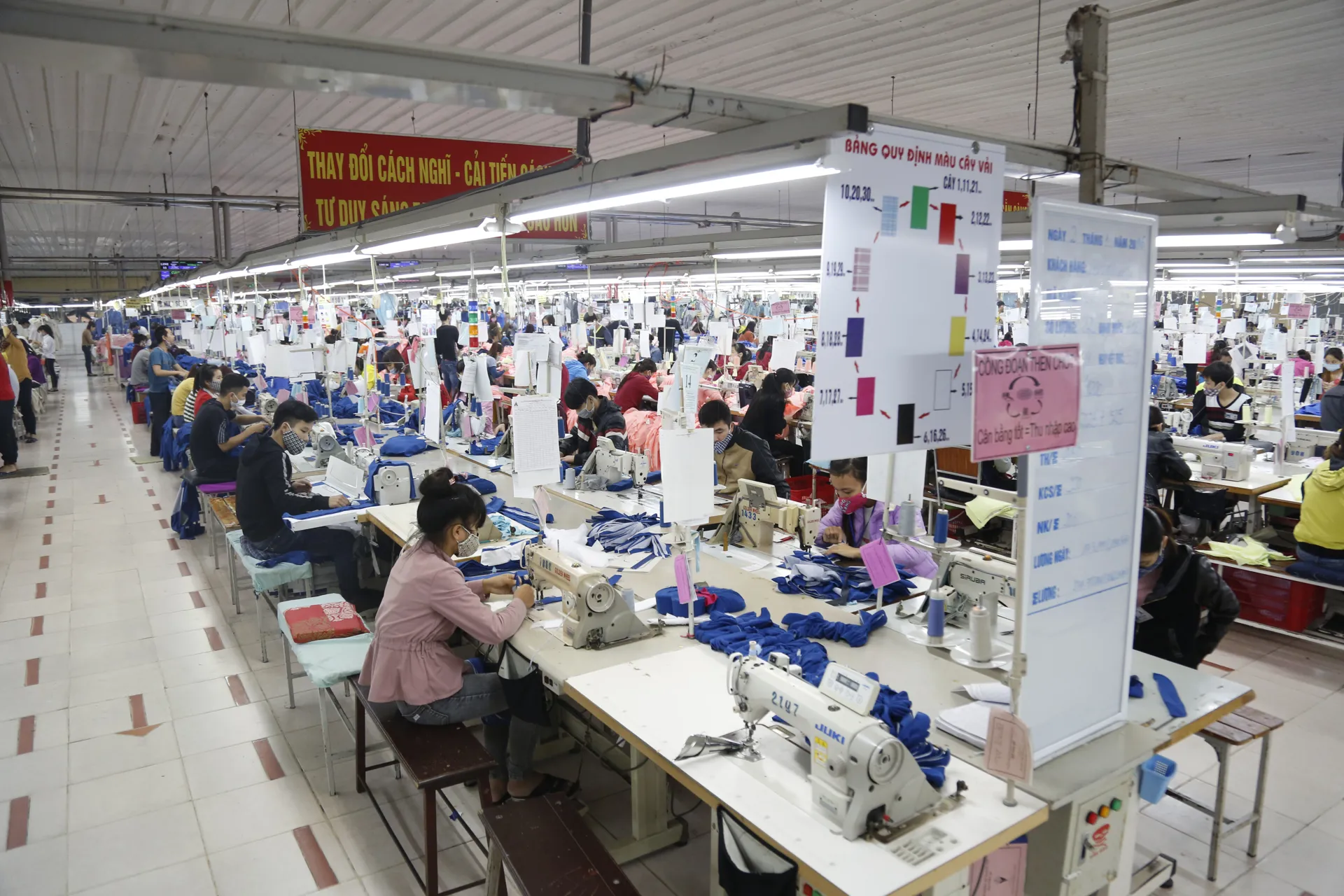 Người lao động lương hưu thấp khi tham gia bảo hiểm 15 năm khó đảm bảo mức sống tối thiểu. Ảnh: Quỳnh Anh