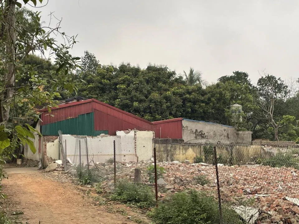 Huyện Thường Tín ban hành Quyết định ngày 22/2/2023 về việc cưỡng chế thu hồi đất của con cháu nhà cụ Nội để xây dựng Trung tâm Văn hóa - Thể thao. Ảnh: Công Tâm