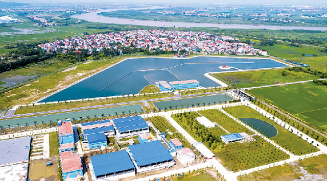 Tổ chức giao thông tuyến đường TL.422 đoạn qua xã Liên Trung, hyện Đan Phượng, TP Hà Nội để thi công tuyến ống truyền dẫn của nhà máy nước mặt sông Hồng.