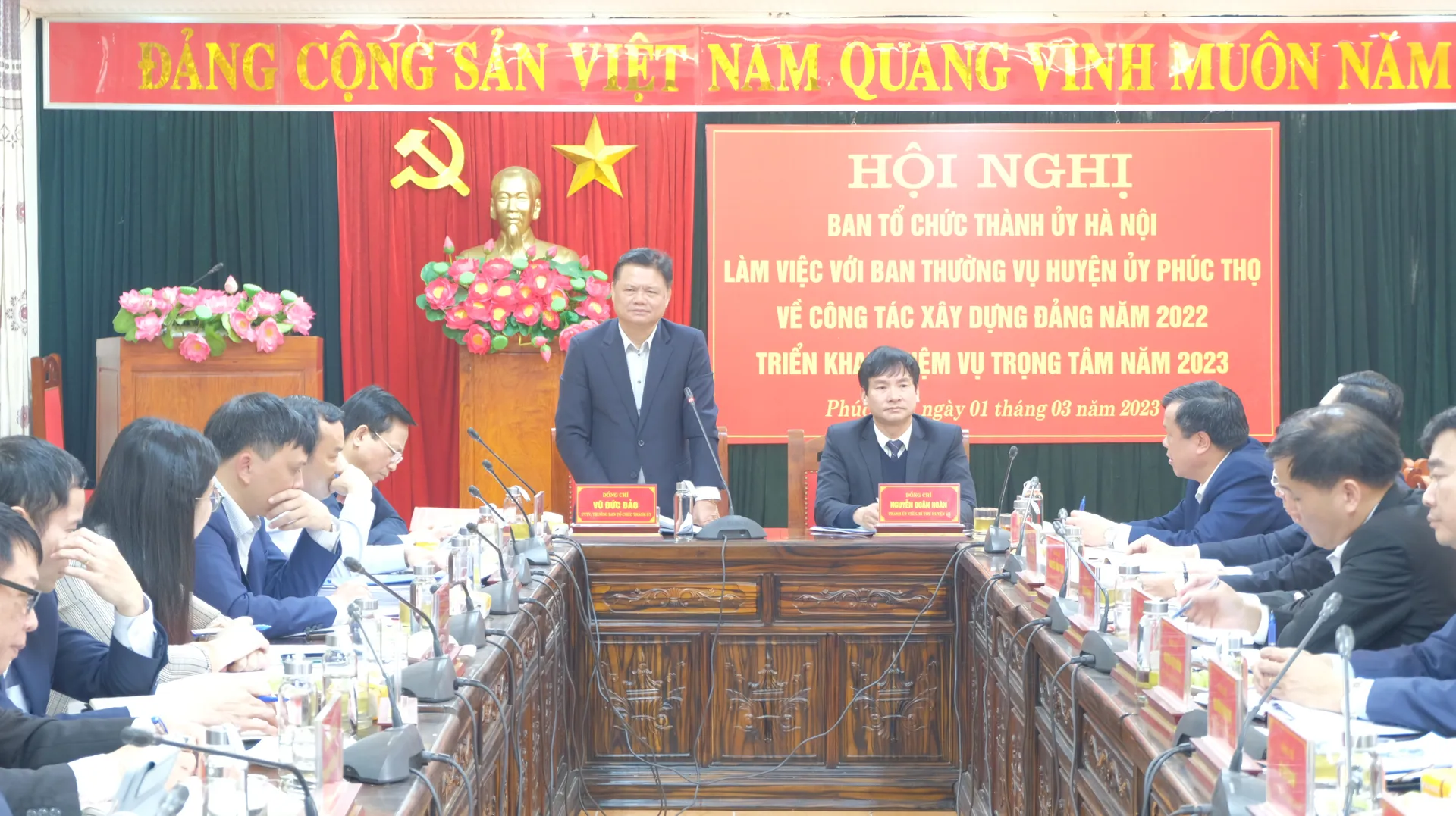 Trưởng ban Tổ chức Thành ủy Hà Nội Vũ Đức Bảo phát biểu tại cuộc làm việc với Ban Thường vụ Huyện ủy Phúc Thọ.
