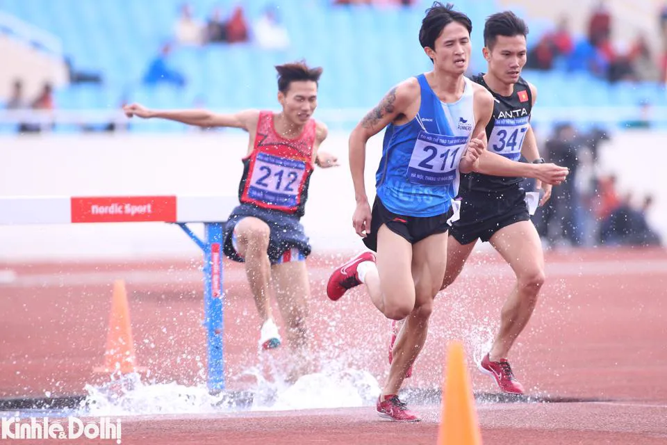 VĐV Nguyễn Trung Cường (số 211) đang là niềm hy vọng lớn cho điền kinh Việt Nam tại SEA Games 32. Ảnh: Ngọc Tú