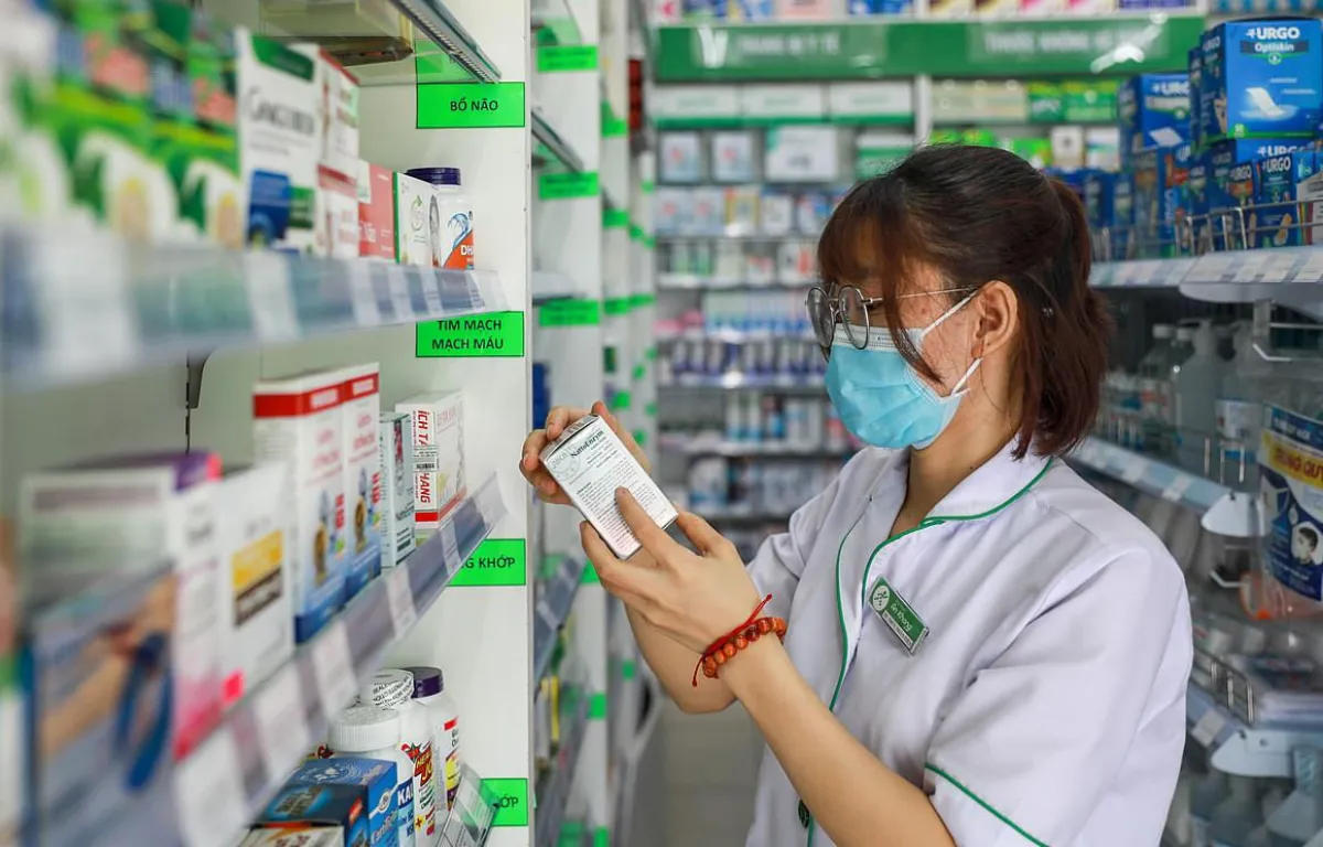 Cần khơi thông các vướng mắc tình trạng thiếu thuốc, trang thiết bị y tế tại các bệnh viện. Ảnh: Duy Anh