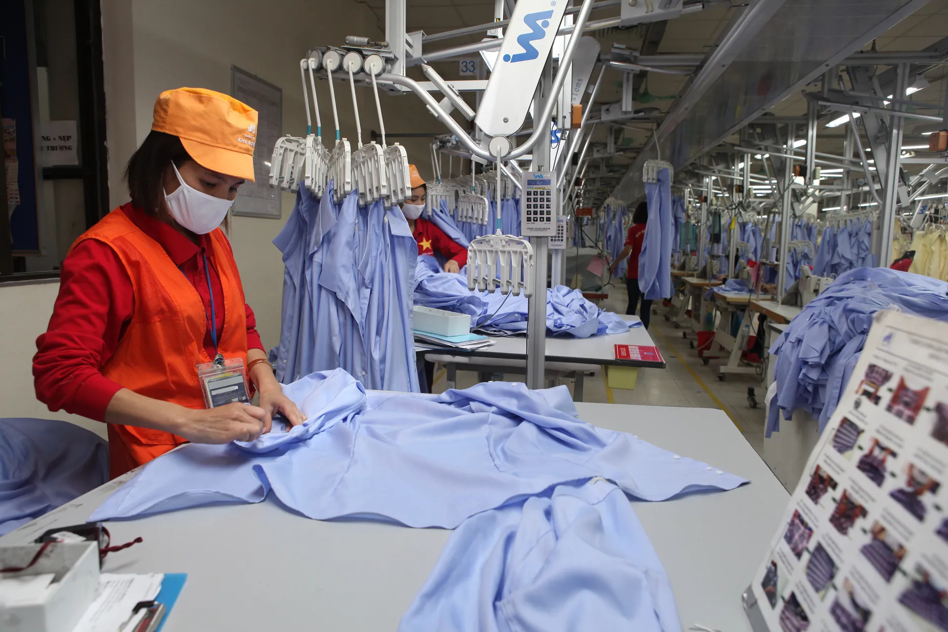 KIểm tra hàng xuất khẩu tại Tổng Công ty May 10. Ảnh: Thanh Hải