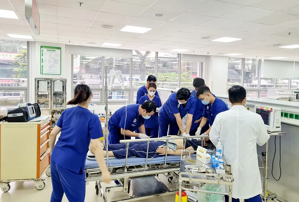Cứu sống ca ngừng tim với nhiều hội chứng đi kèm