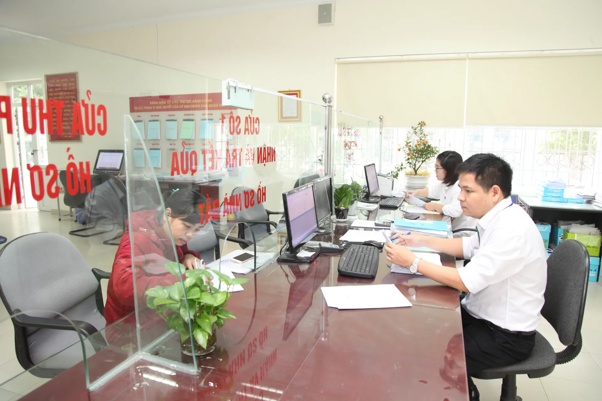 Đề xuất người lao động được hưởng tối đa 50% tổng thời gian đóng vào quỹ hưu trí khi được hưởng bảo hiểm xã hội một lần. Ảnh: Thanh Hải