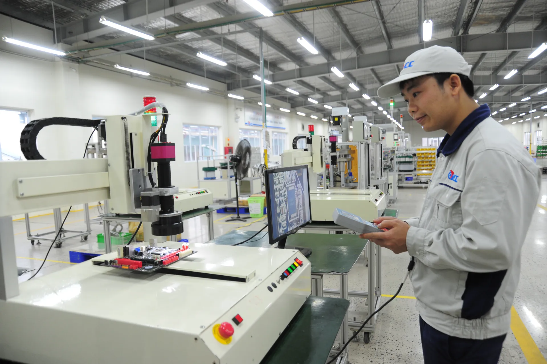 Chuyển đổi số là con đường tất yếu được nhiều doanh nghiệp lựa chọn. Ảnh: Hải Linh