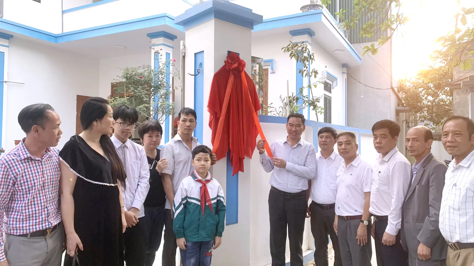 Bàn giao Nhà Khăn quàng đỏ cho học sinh khó khăn tại huyện Thường Tín