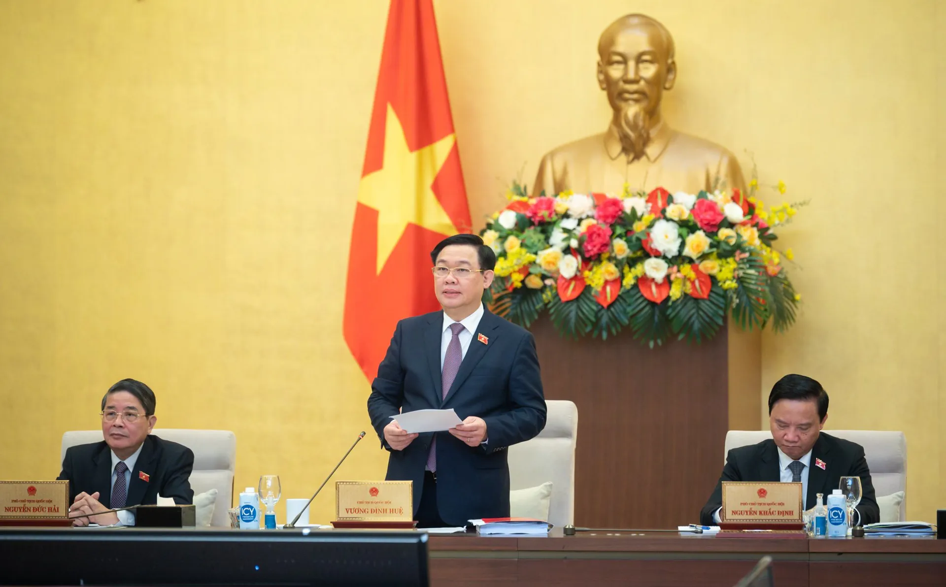 Chủ tịch Quốc hội Vương Đình Huệ phát biểu khai mạc phiên họp. Ảnh: Phạm Thắng