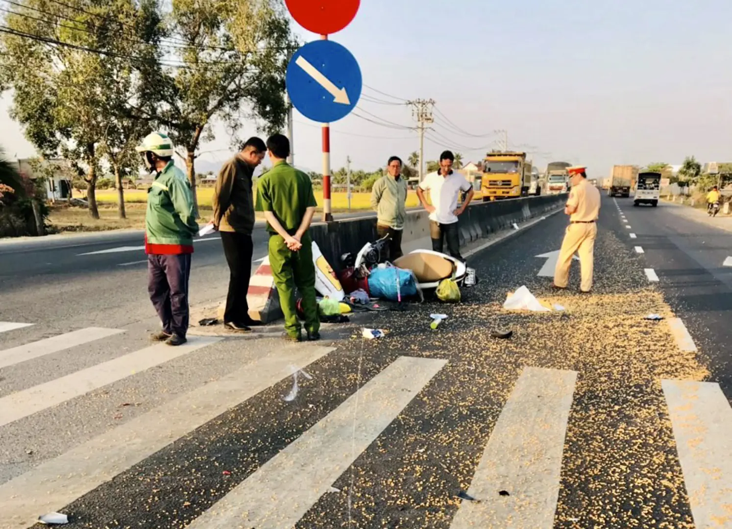 Tai nạn giao thông ngày 17/3/2023: Nữ công nhân bị xe ben cán chết