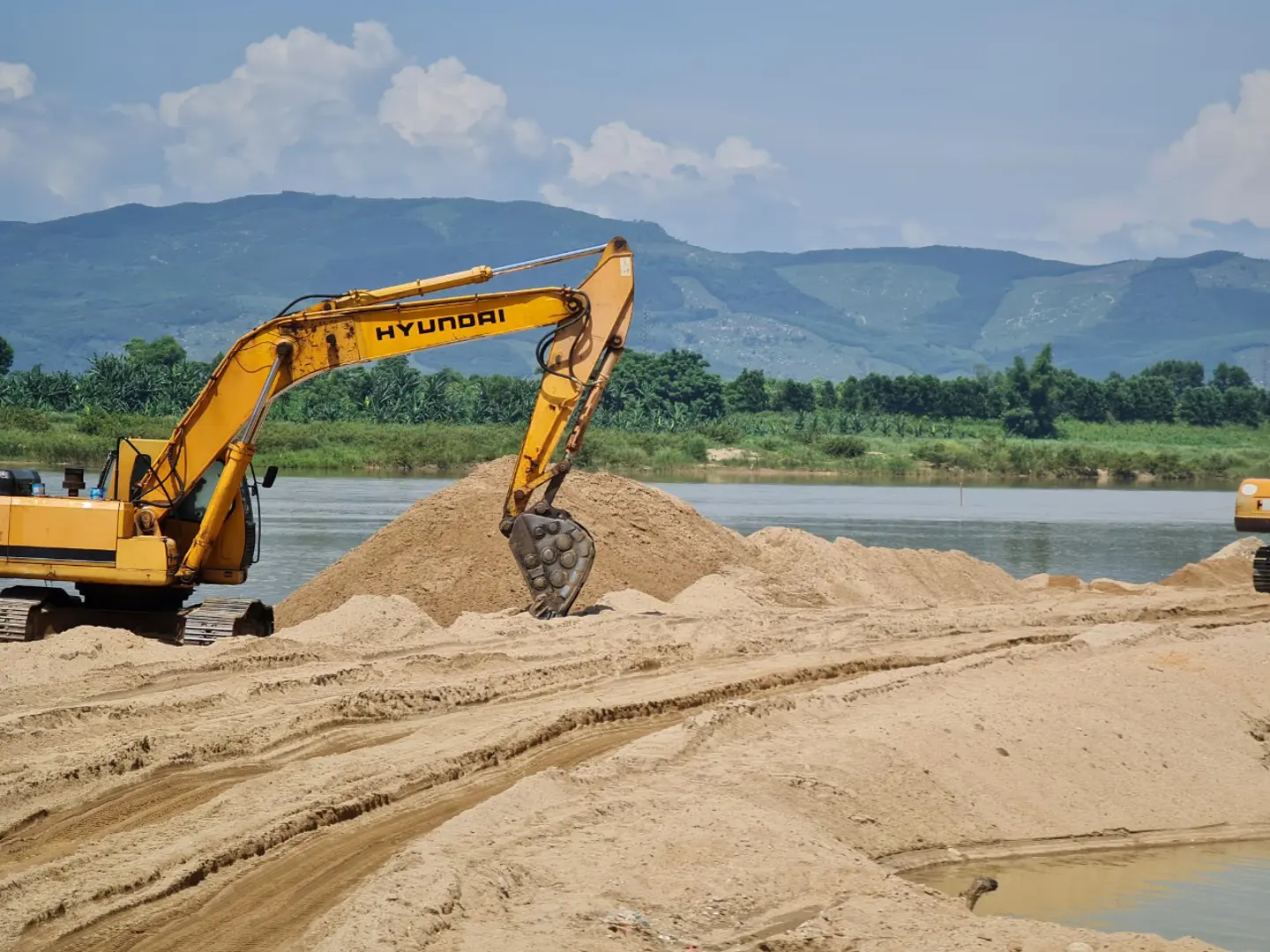 Quảng Ngãi khan hiếm cát xây dựng