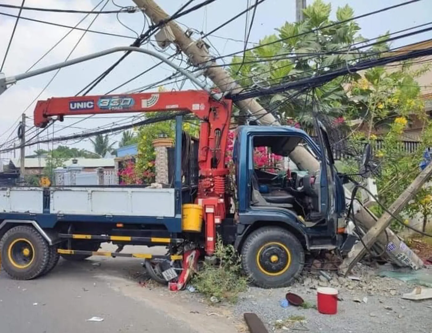 Tai nạn giao thông ngày 21/3/2023: Xe tải gây tai nạn làm 2 người tử vong