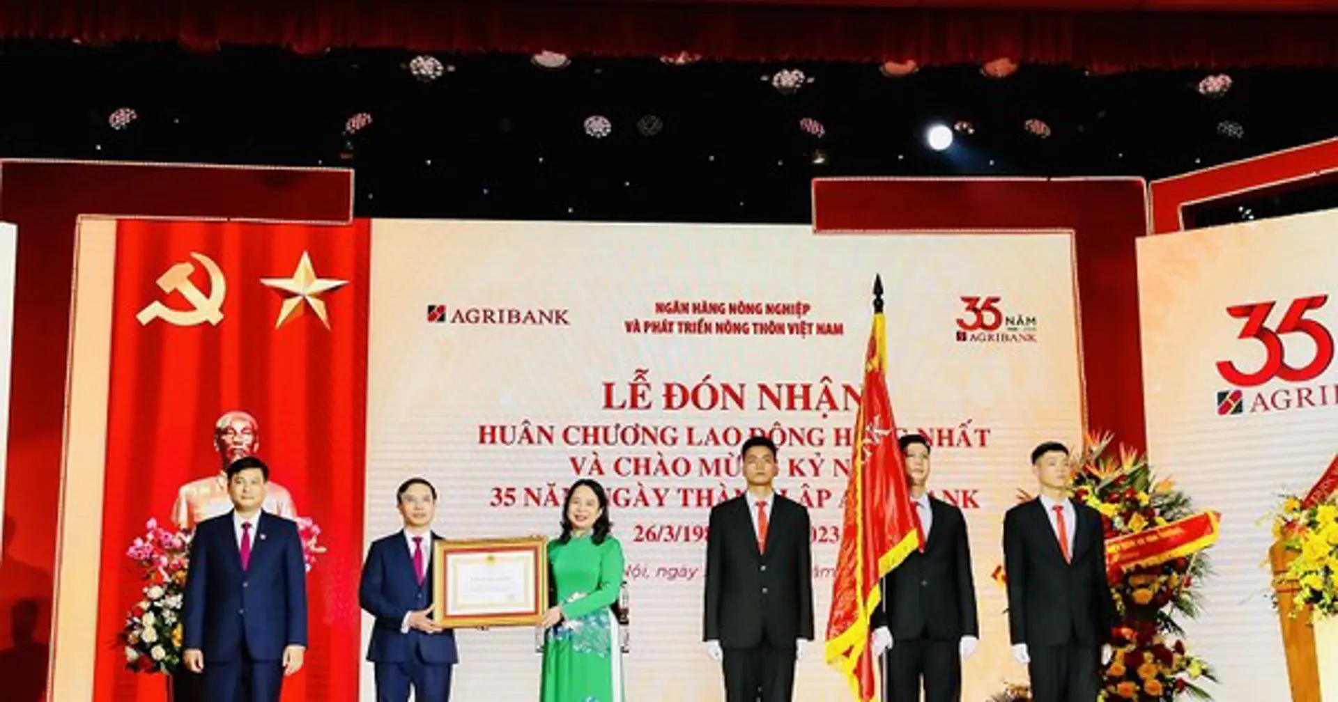 Agribank đón nhận Huân chương Lao động hạng Nhất 