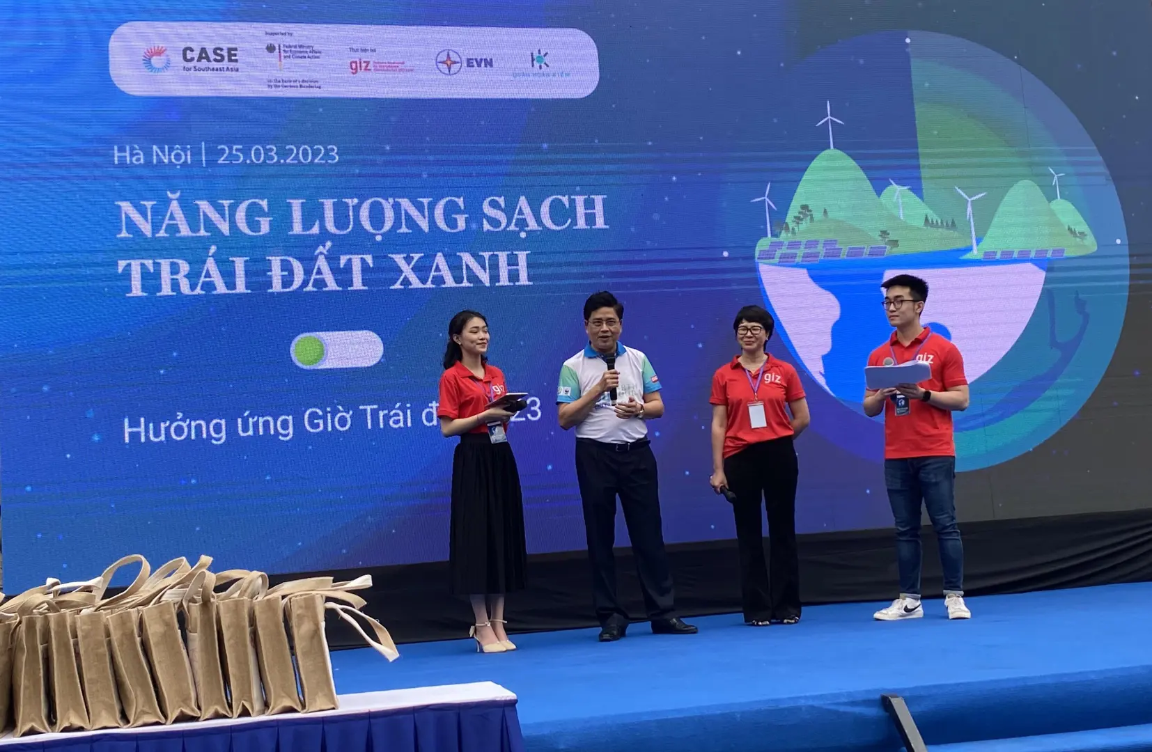 Lan tỏa “Năng lượng sạch - Trái đất xanh” hưởng ứng Giờ Trái đất 2023