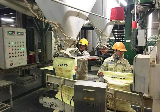 Doanh nghiệp sản xuất thức ăn trong nước đang bị lép vế so với doanh nghiệp FDI. Ảnh minh họa