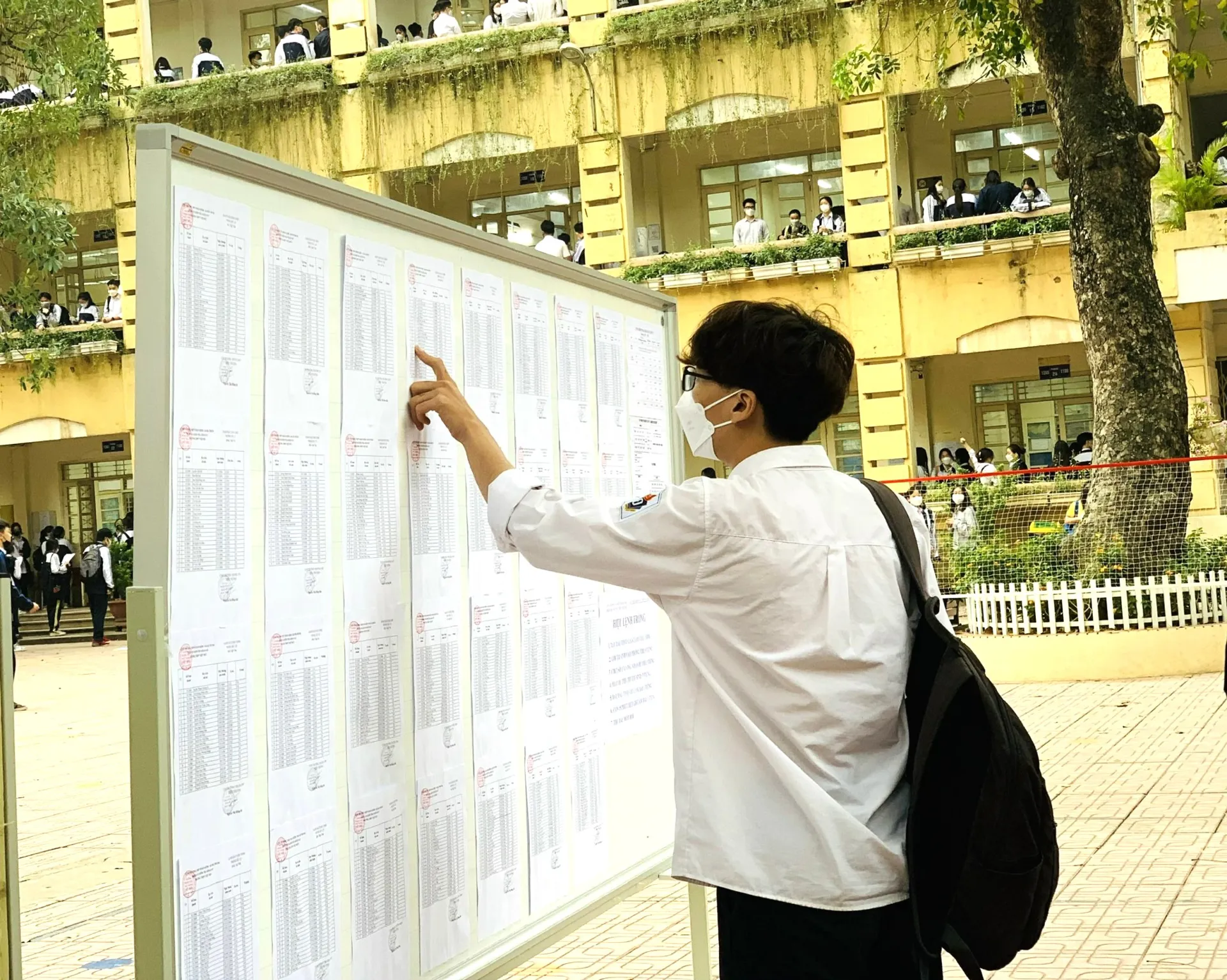 Tham dự kỳ thi thử, thí sinh sẽ ngồi theo số báo danh, 1 phòng có 24 thí sinh theo quy định