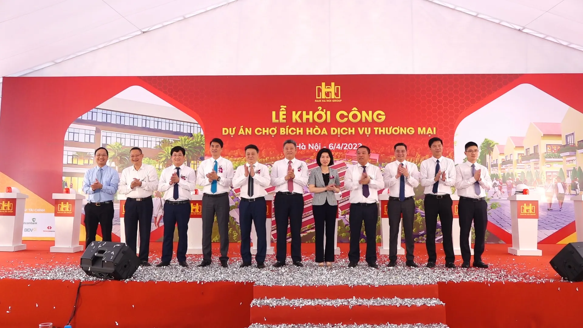 Các đại biểu dự lễ khởi công chợ đầu mối Bích Hòa. Ảnh: Ánh Ngọc